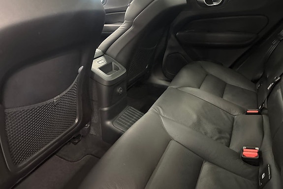 Volvo XC60 12 of 23