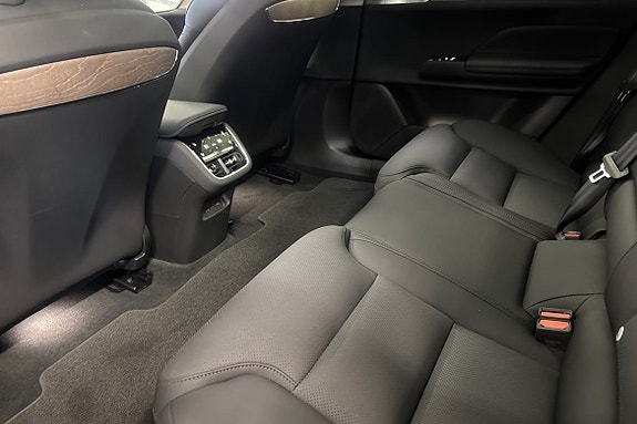 Volvo ES90 12 of 22