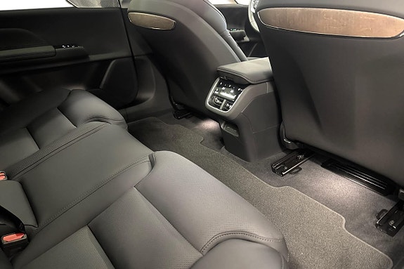 Volvo ES90 11 of 22