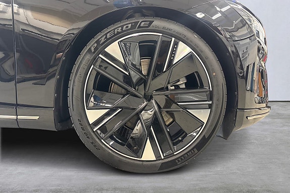 Volvo ES90 14 of 22