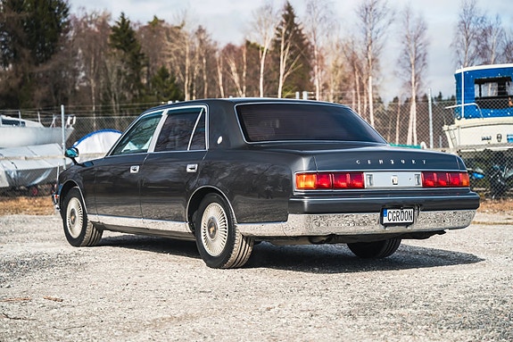 Toyota Century 3 of 8