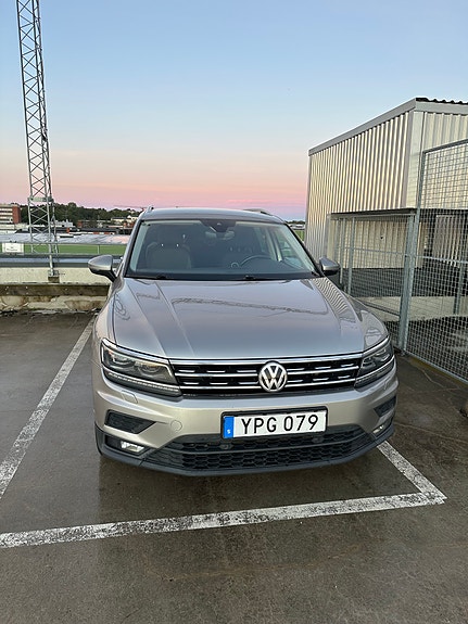 Volkswagen Tiguan 2 of 12
