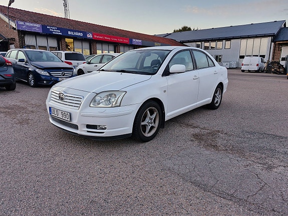 Toyota Avensis 2 of 6