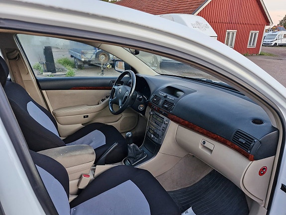 Toyota Avensis 5 of 6