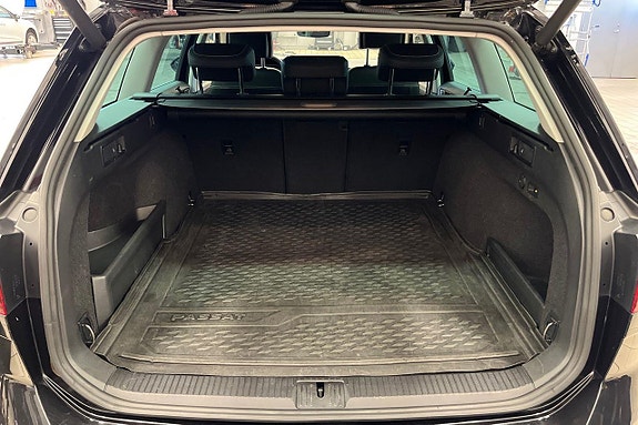 Volkswagen Passat 16 of 28