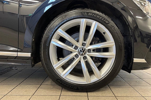 Volkswagen Passat 21 of 28
