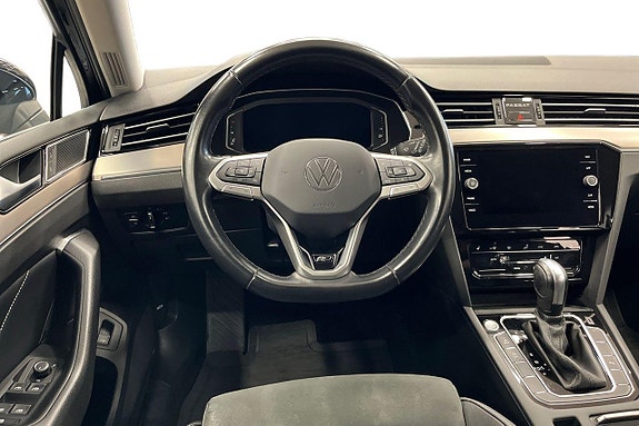 Volkswagen Passat 12 of 28