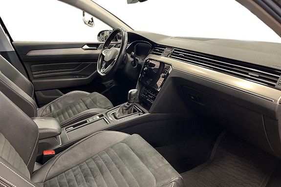 Volkswagen Passat 10 of 28