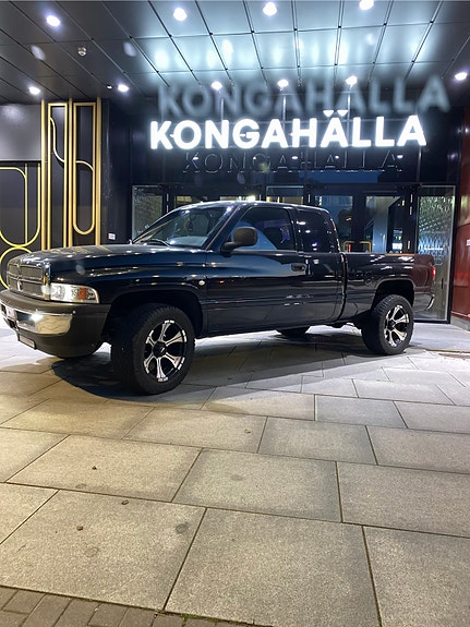 Dodge RAM 1500 2 of 10