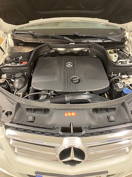 Mercedes-Benz GLK220 5 of 6