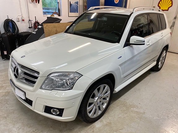 Mercedes-Benz GLK220 2 of 6