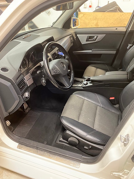 Mercedes-Benz GLK220 3 of 6