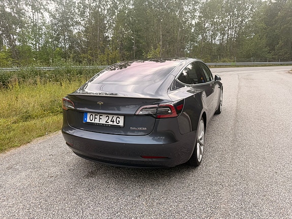 Tesla Model 3 3 of 6