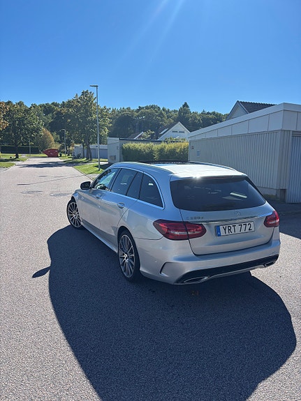 Mercedes-Benz C220 3 of 11