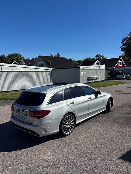 Mercedes-Benz C220 2 of 11