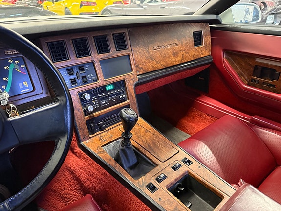 Chevrolet Corvette 21 of 26