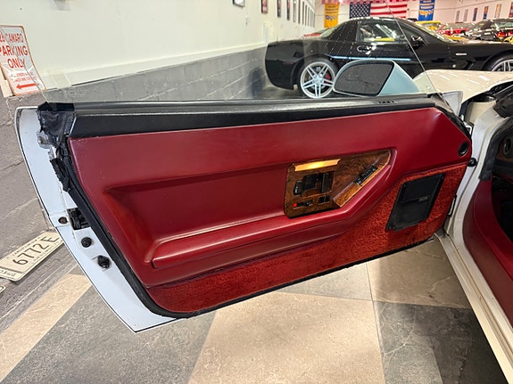 Chevrolet Corvette 19 of 26