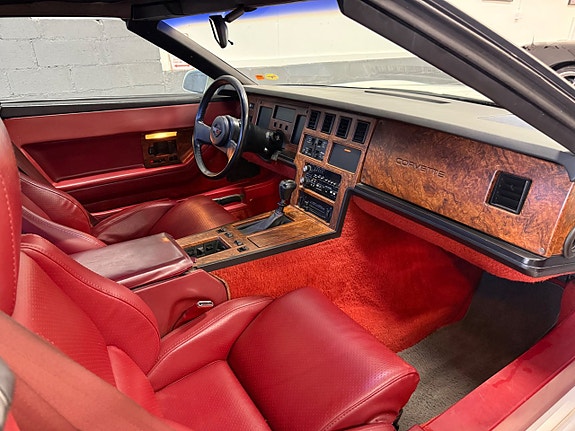 Chevrolet Corvette 23 of 26