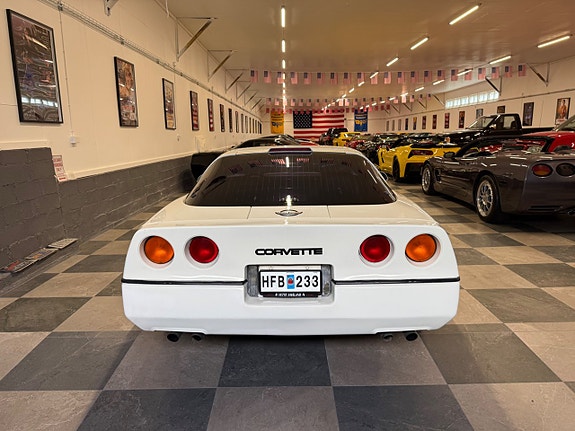 Chevrolet Corvette 9 of 26
