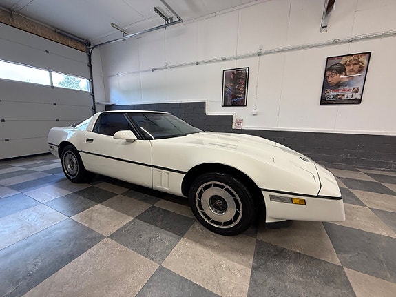 Chevrolet Corvette 2 of 26