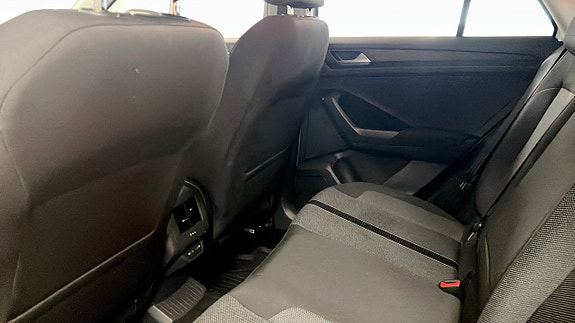 Volkswagen T-Roc 12 of 13
