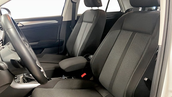 Volkswagen T-Roc 8 of 13