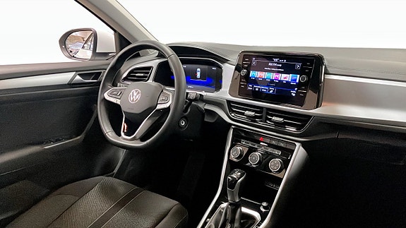 Volkswagen T-Roc 11 of 13