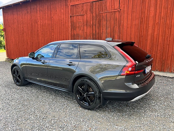 Volvo V90 Cross Country 8 of 22
