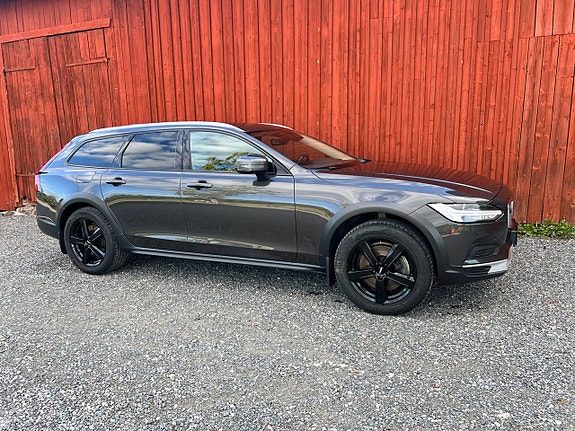 Volvo V90 Cross Country 3 of 22