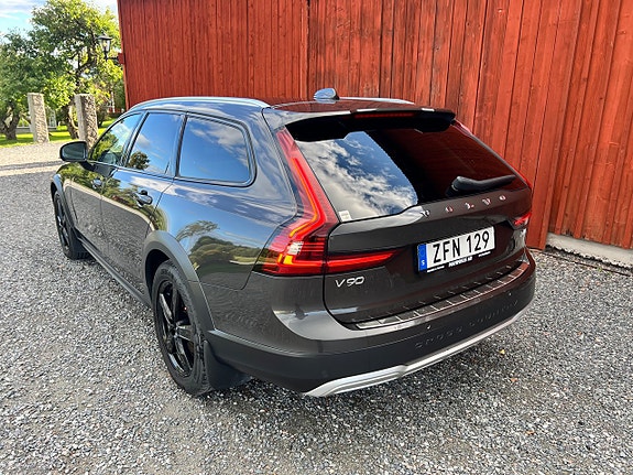 Volvo V90 Cross Country 7 of 22