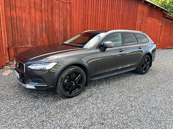 Volvo V90 Cross Country 10 of 22