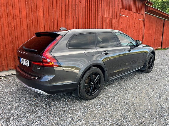 Volvo V90 Cross Country 5 of 22