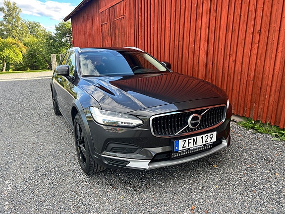 Volvo V90 Cross Country 2 of 22