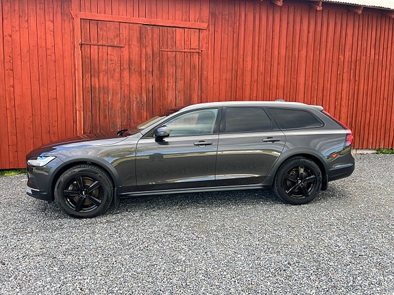 Volvo V90 Cross Country 9 of 22