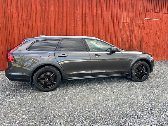 Volvo V90 Cross Country 4 of 22