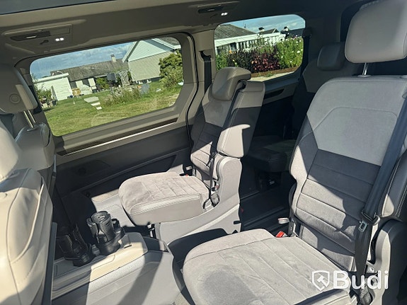 Volkswagen Multivan 13 of 27