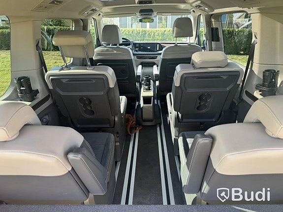Volkswagen Multivan 16 of 27