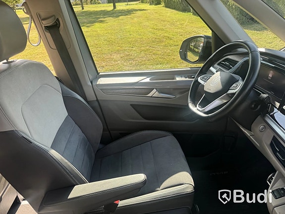 Volkswagen Multivan 25 of 27