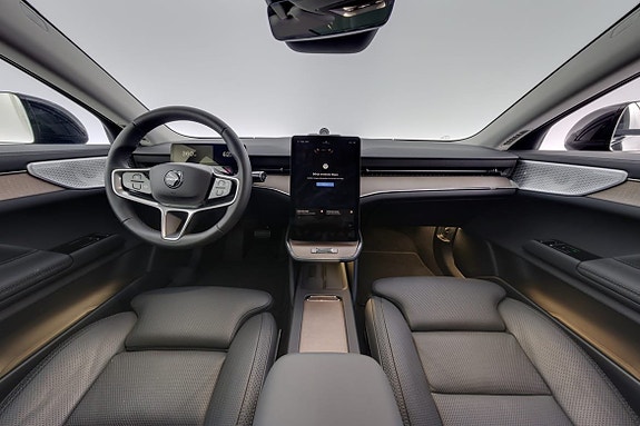 Volvo ES90 7 of 26