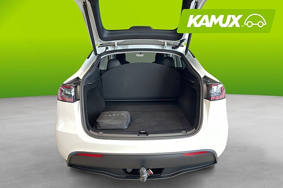 Tesla Model Y 8 of 18