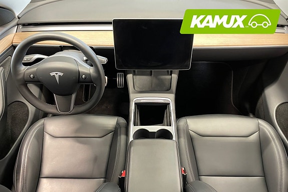 Tesla Model Y 12 of 18