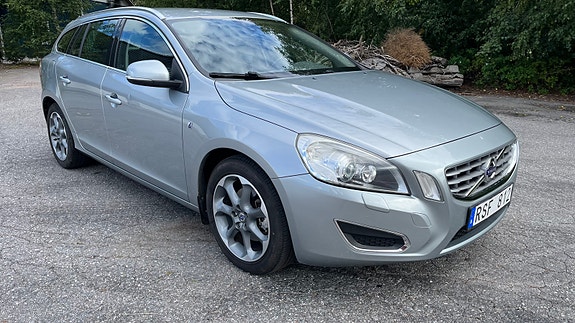 Volvo V60 2 of 7