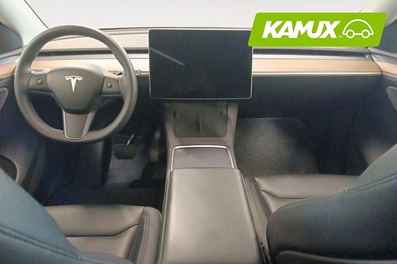 Tesla Model Y 10 of 21