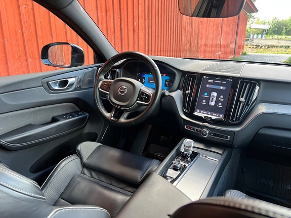 Volvo XC60 14 of 25