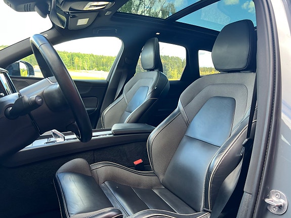 Volvo XC60 17 of 25