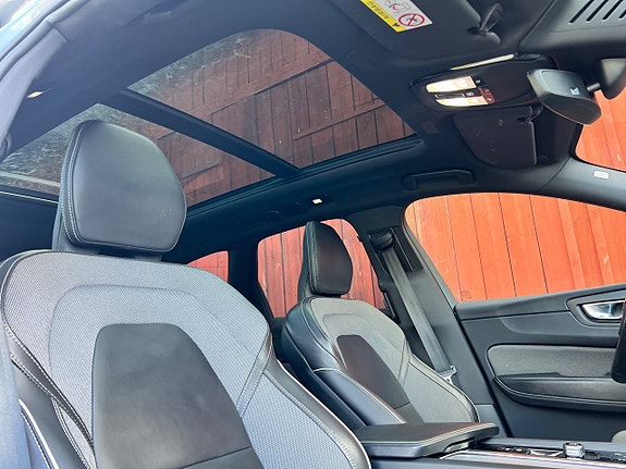 Volvo XC60 15 of 25
