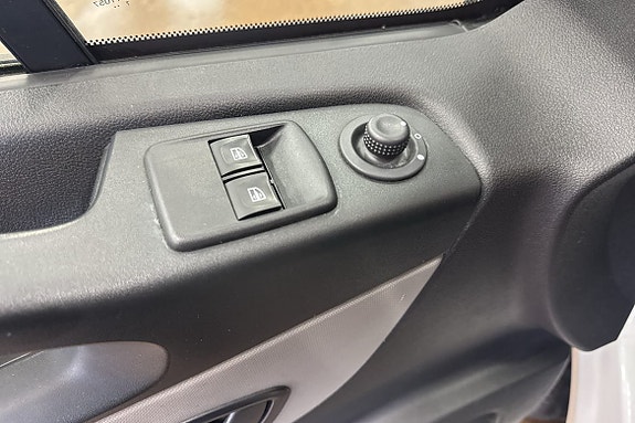 Renault Trafic 14 of 18