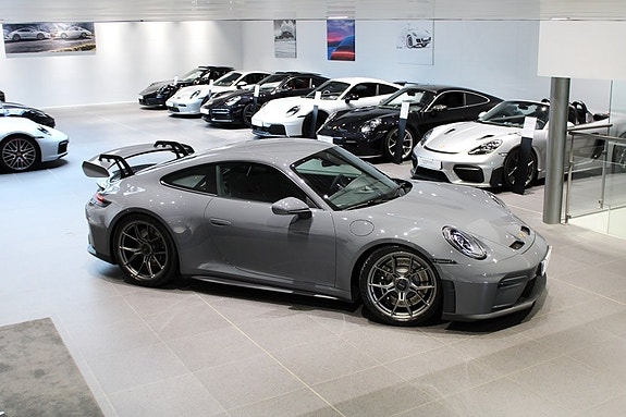 Porsche 911 GT3 8 of 20
