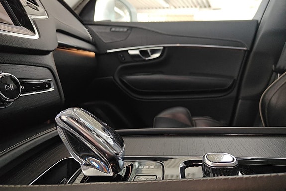 Volvo XC90 18 of 22