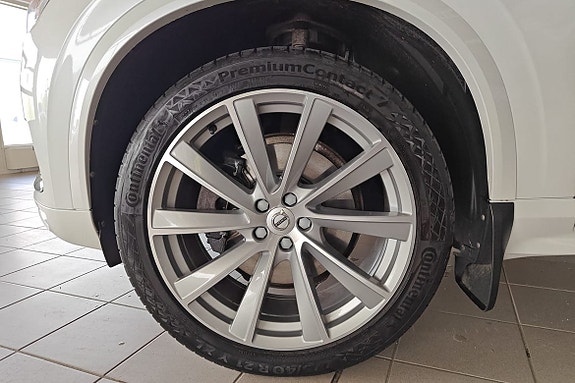 Volvo XC90 13 of 22